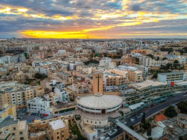 Malta 'daki St. Julian' s 'da gün doğumu