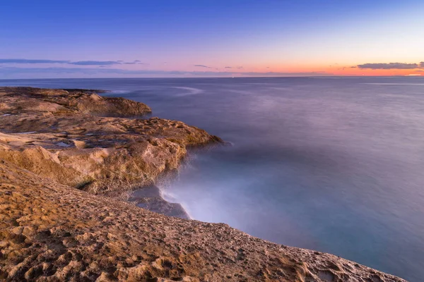 Costa Rochosa Malta Mar Mediterrâneo Amanhecer — Fotografia de Stock