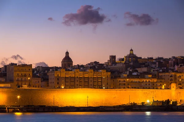 새벽에 몰타에 도시의 아름다운건 축물들 — 스톡 사진