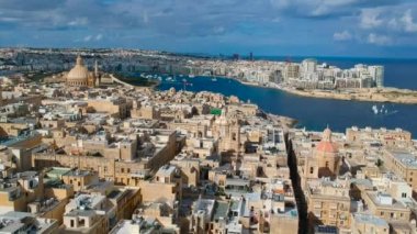 Malta 'nın başkenti Valletta' da güzel bir mimari.