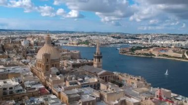 Malta 'nın başkenti Valletta' da güzel bir mimari.