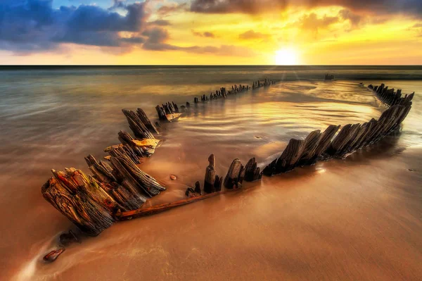 Wrak Statku Plaży Rossbeigh Kerry Zachodzie Słońca Irlandia — Zdjęcie stockowe