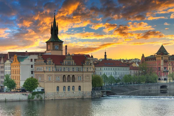 从布拉格查尔斯桥看日出 捷克共和国 — 图库照片
