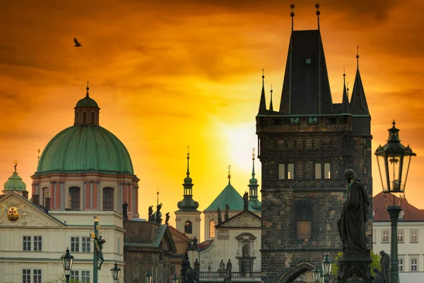 Çek Cumhuriyeti Prag Güneş Doğarken Charles Köprüsü — Stok fotoğraf