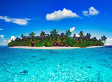 Hint Okyanusu 'ndaki tropik Maldivler adası