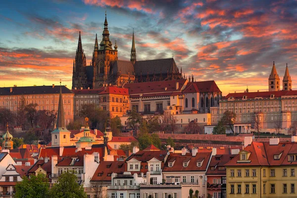 Schöne Altstadt Und Die Burg Prag Bei Sonnenaufgang Tschechien — Stockfoto