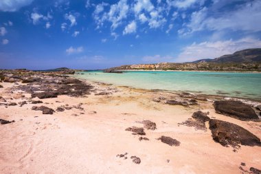 Pembe kum Girit, Yunanistan ile Elafonissi plaj