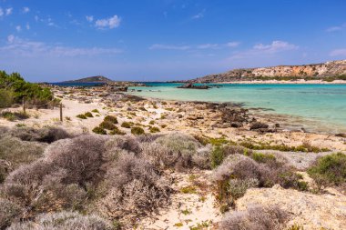 Pembe kum Girit, Yunanistan ile Elafonissi plaj