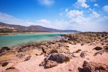 Pembe kum Girit, Yunanistan ile Elafonissi plaj