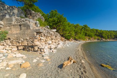 Türkiye kıyısındaki antik Phaselis kentinin kalıntıları