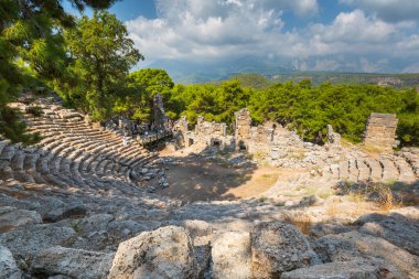 Antalya ili Phaselis antik kentinde tiyatro kalıntıları. Türkiye