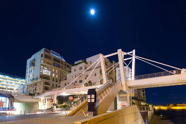 マルタの夜のスライマの住宅街の建築 — ストック写真