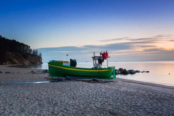 ポーランド グディニアの日の出にバルト海近くの漁船 Orlowo — ストック写真