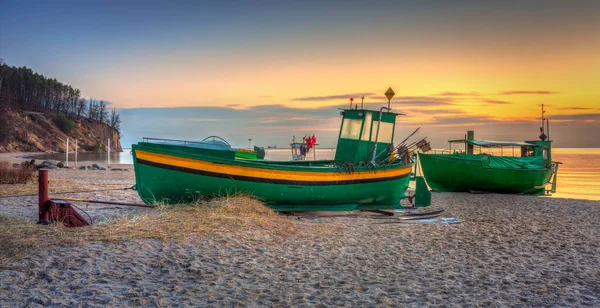 Fiskebåtar Östersjöns Strand Vid Soluppgången Gdynia Orlowo Polen — Stockfoto