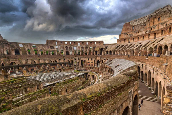 Roma Italia Ianuarie 2019 Interiorul Colosseumului Din Roma Nori Întunecați — Fotografie, imagine de stoc