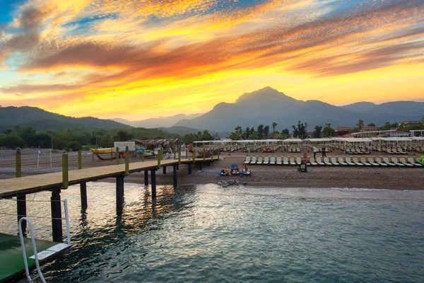 Geweldige Zonsondergang Aan Kust Van Turkse Rivièra Met Mount Tahtali — Stockfoto