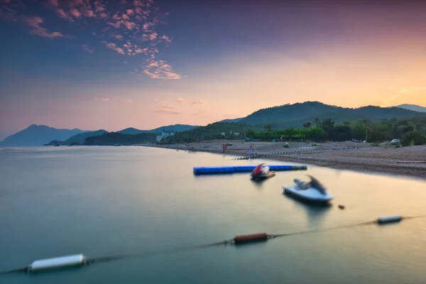 Pôr Sol Incrível Costa Riviera Turca Com Monte Tahtali Fundo — Fotografia de Stock