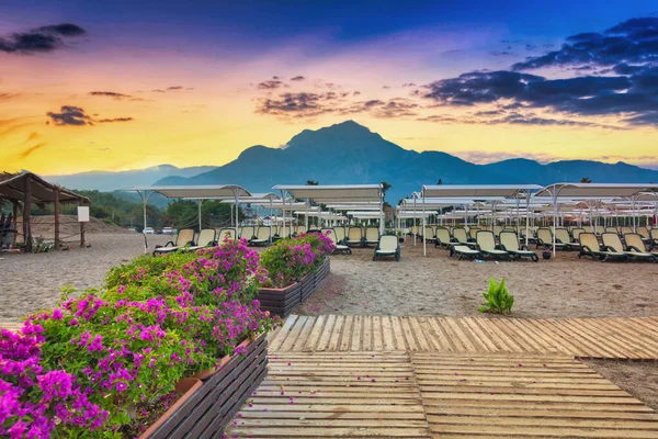 Incredibile Tramonto Sulla Costa Della Riviera Turca Con Monte Tahtali — Foto Stock