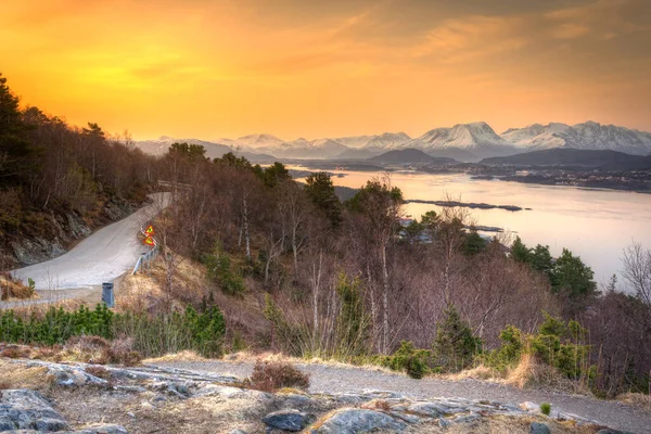 Schöner Sonnenaufgang Über Dem Norwegischen Meer Bei Alesund Norwegen — Stockfoto