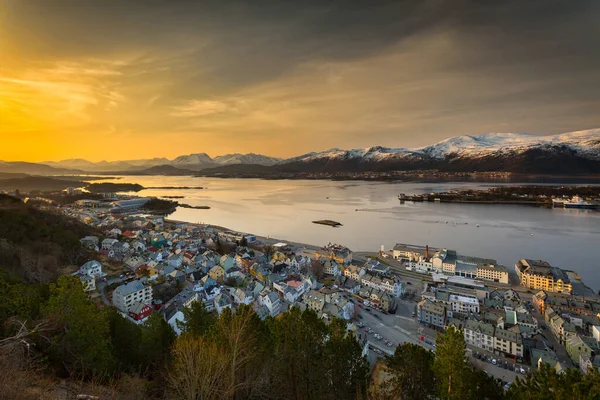 Tájkép Alesund Város Felett Norvég Tenger Gyönyörű Napfelkelte Norvégia — Stock Fotó