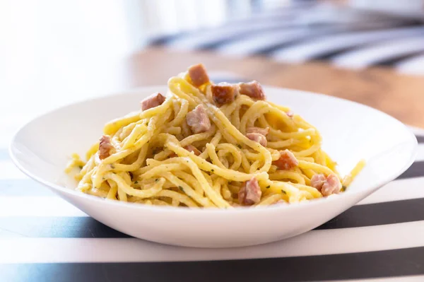 Spaghetti Carbonara Talerzu — Zdjęcie stockowe