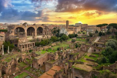 Romeat Sunest, İtalya 'daki Roma Forumu' nun mimarisi