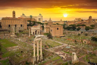 Romeat Sunest, İtalya 'daki Roma Forumu' nun mimarisi