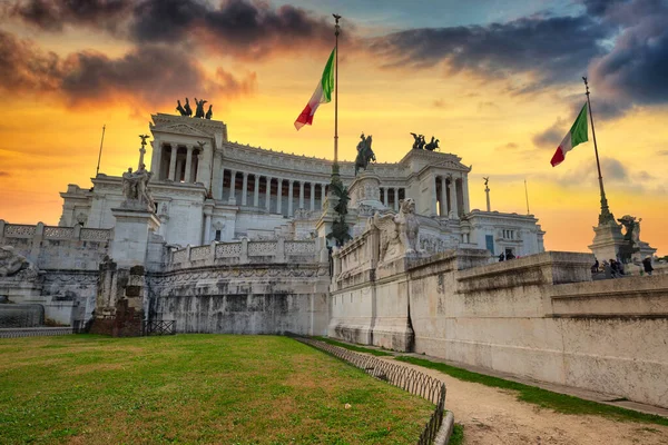 Arquitectura Del Monumento Nacional Roma Atardecer Italia — Foto de Stock