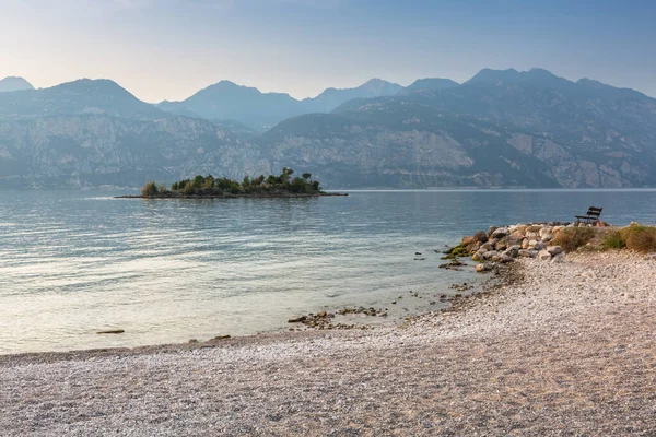 Sköna Kusten Gardasjön Vid Solnedgången Norra Italien — Stockfoto