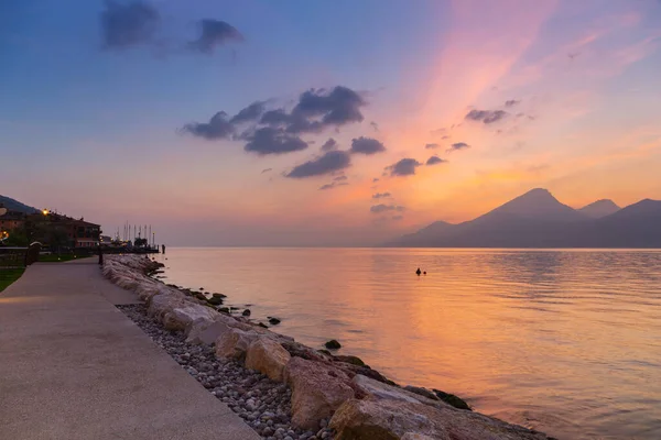 Bellissima Costa Del Lago Garda Tramonto Italia Settentrionale — Foto Stock