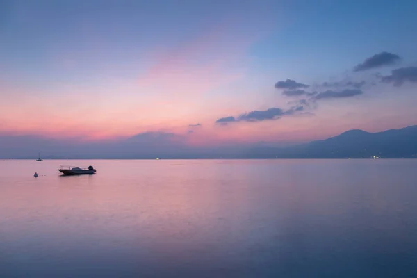 Sköna Kusten Gardasjön Vid Solnedgången Norra Italien — Stockfoto