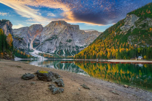 Jezioro Lago Braies Szczyt Seekofel Wschodzie Słońca Dolomity Włochy — Zdjęcie stockowe