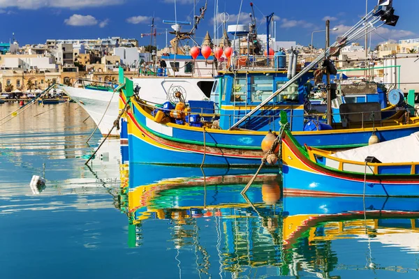 Hagyományos Halászhajók Mediterrán Marsaxlokk Faluban Máltán — Stock Fotó