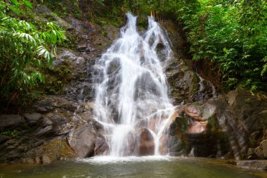 Güzel Sai Rung Şelalesi Tayland 'da