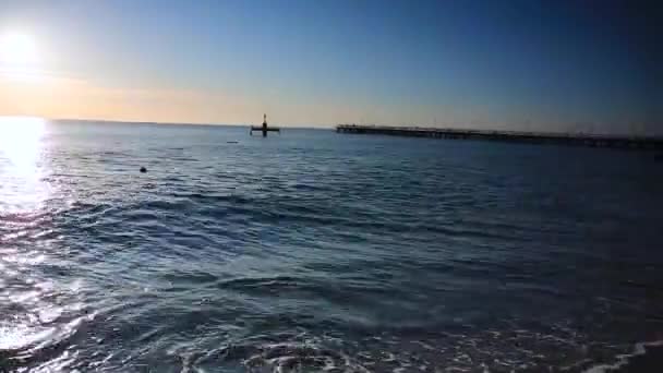 Hermoso Amanecer Sobre Tranquilo Mar Báltico Polonia — Vídeo de stock