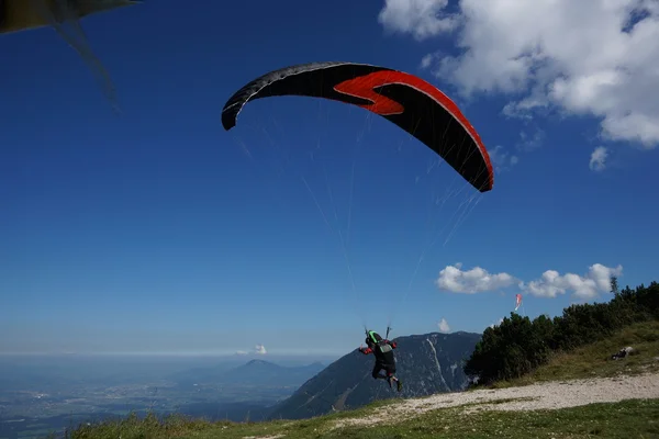Paragliding aan het begin Stockfoto