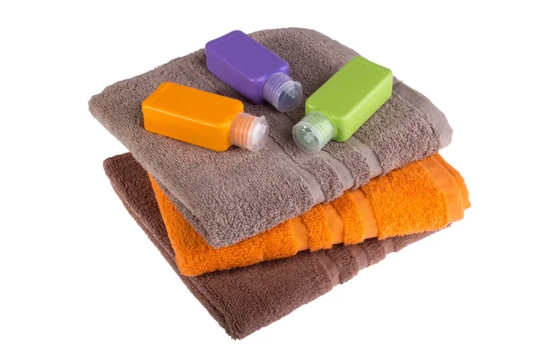 Colorful towels and small plastic bottles for travel — Stock Photo, Image
