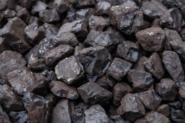 Kahverengi kömür yığını