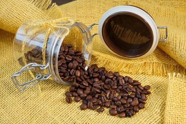 Frisch geröstete Arabica-Kaffeebohnen — Stockfoto