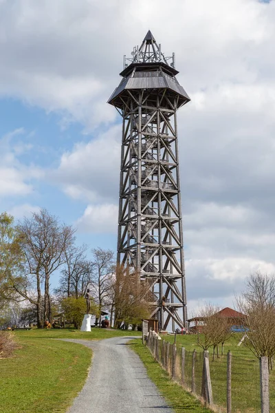 晴れた日に、チェコ共和国の見張り塔 — ストック写真