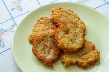 Fried krep patates ile