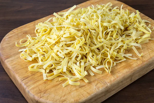 Healthy pasta on a rustic wooden table, homemade egg noodles — Stock Photo, Image