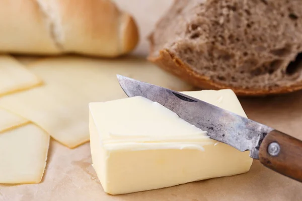 Vaj, kenyér, sajt reggelire — Stock Fotó