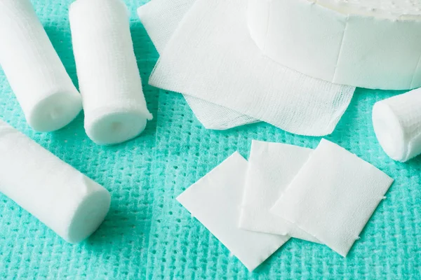 White medical cotton gauze bandage on green background — Stock Photo, Image