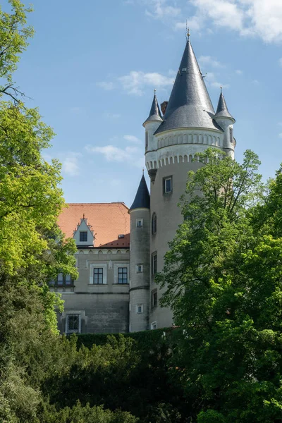 Το Chateau Zleby άνοιξη, Τσεχική Δημοκρατία. — Φωτογραφία Αρχείου