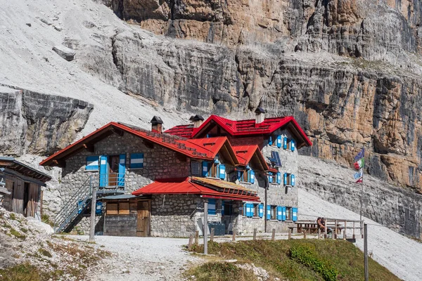 Cabane alpine Silvio Agostini à Dolomites Alpes, Italie . — Photo