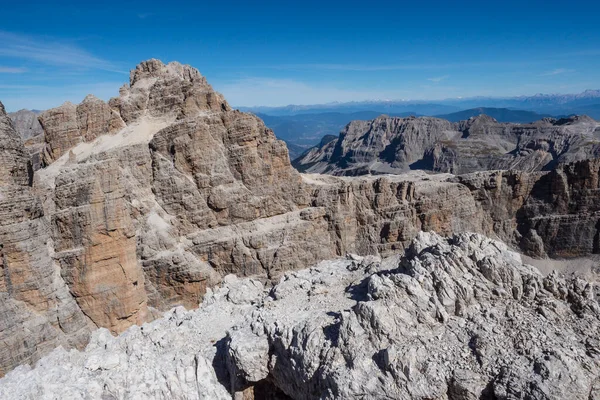 俯瞰布伦塔白云石山峰.意大利Trentino — 图库照片
