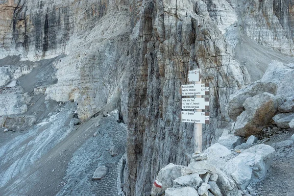 Indicatori di direzione trekking . — Foto Stock