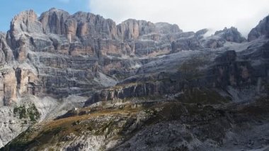 Brenta Dolomites dağlarının manzarası. Trentino, İtalya