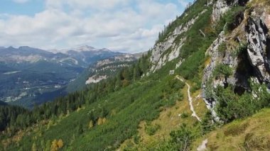 Brenta 'daki ünlü Dolomitlerin panoramik manzarası. Trentino, İtalya